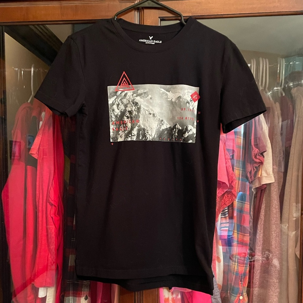 Mens American Eagle short sleeve tee.